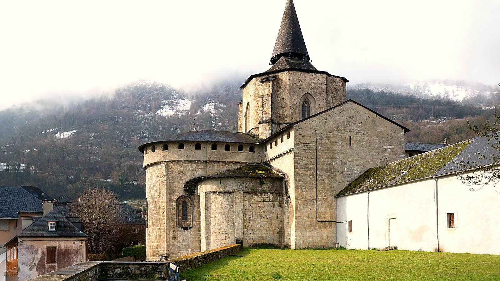 L'abbaye de Saint-Savin, dans la vallée du Lavedan, Hautes-Pyrénées