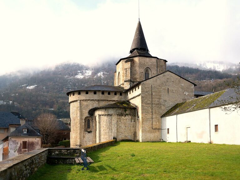L'abbaye de Saint-Savin, dans la vallée du Lavedan, Hautes-Pyrénées