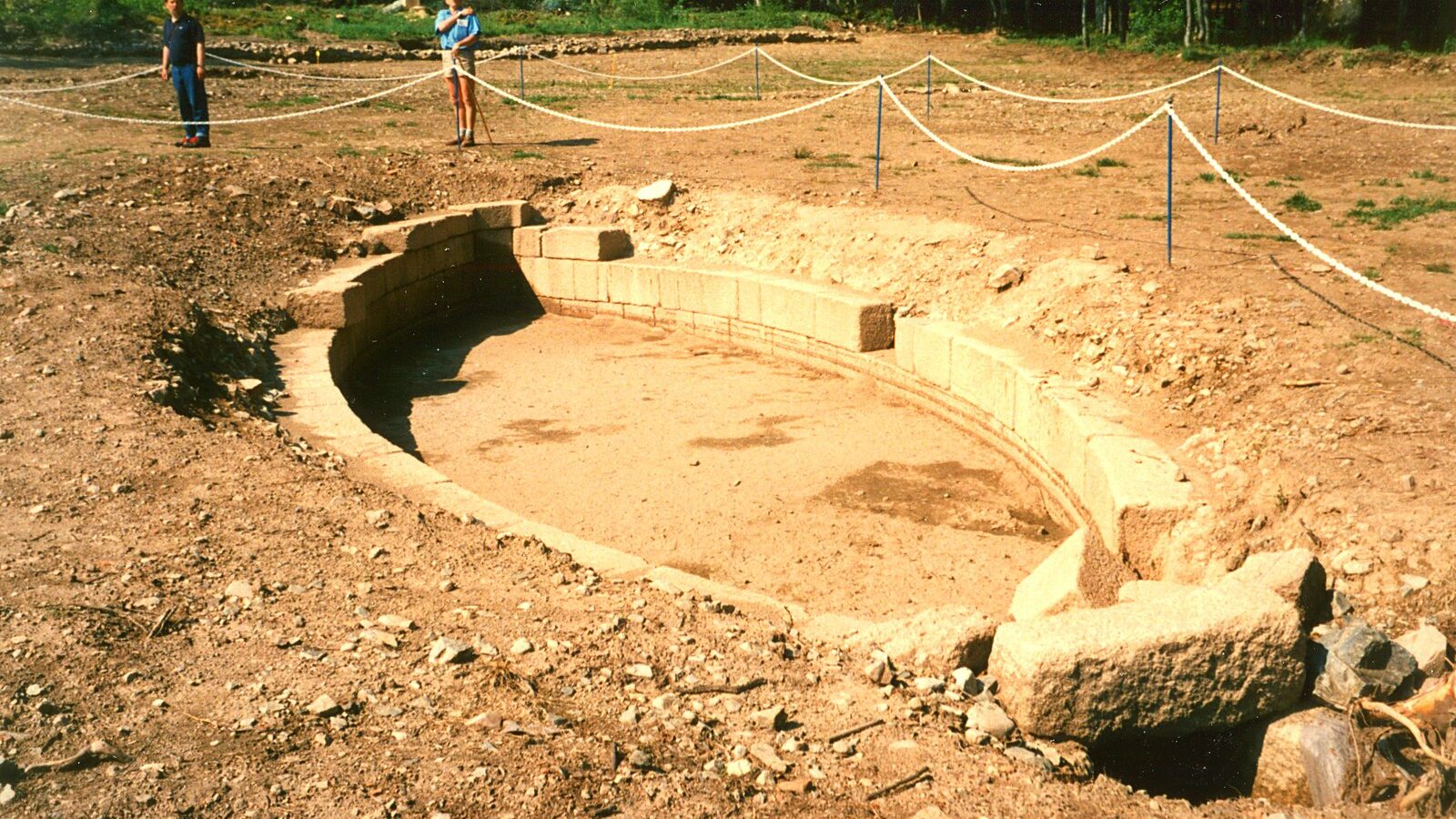 Le bassin monumental de Bibracte, sur le mont Beuvray