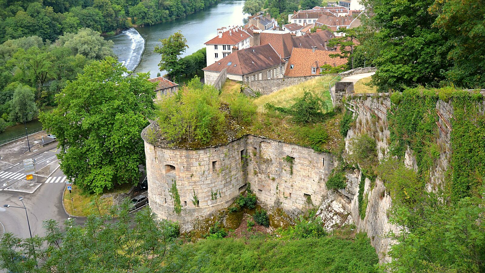 La citadelle de Besançon, dans la boucle du Doubs