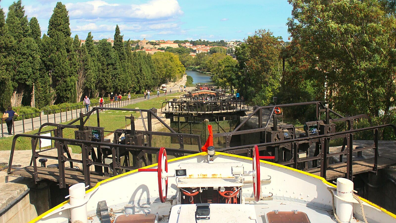 L'escalier d'écluses de Fonseranes, sur le canal du Midi, à Béziers
