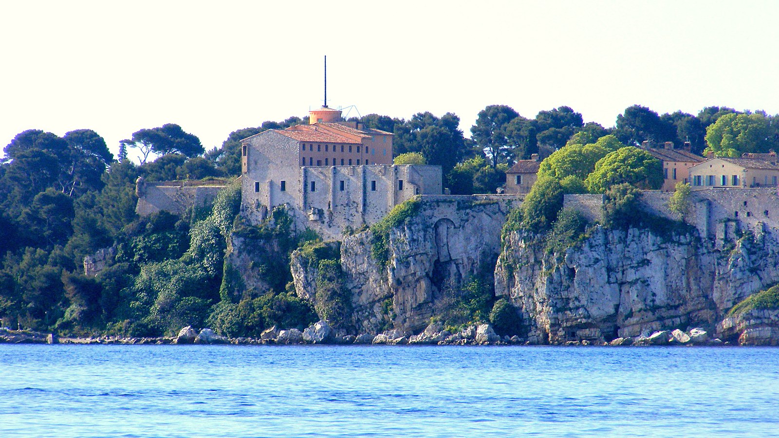 Le fort royal de l'île Sainte-Marguerite, dans la rade de Cannes
