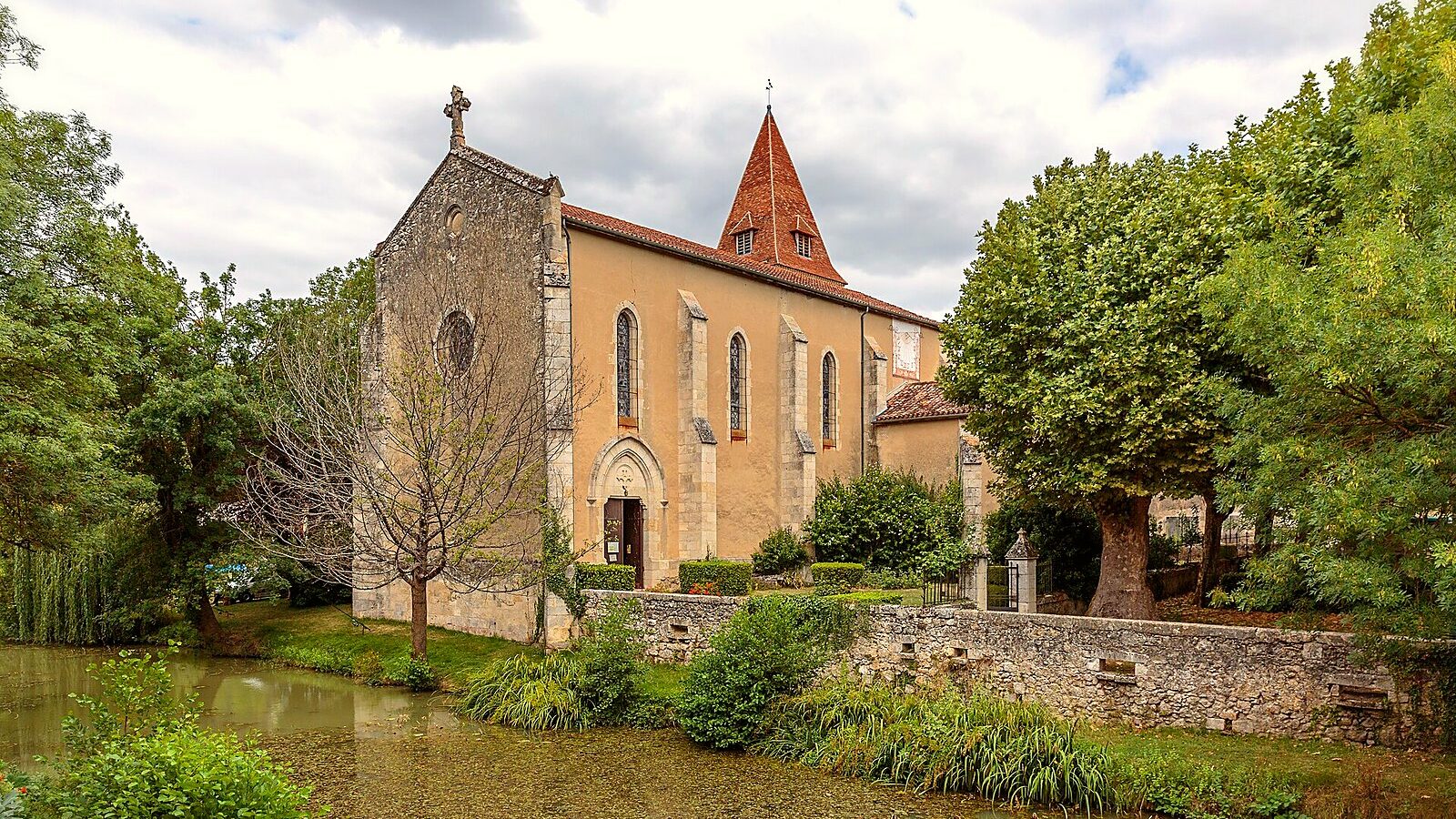 Le village de Fourcès, dans le Gers