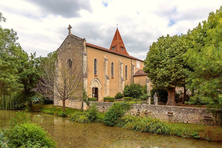 Le village de Fourcès, dans le Gers