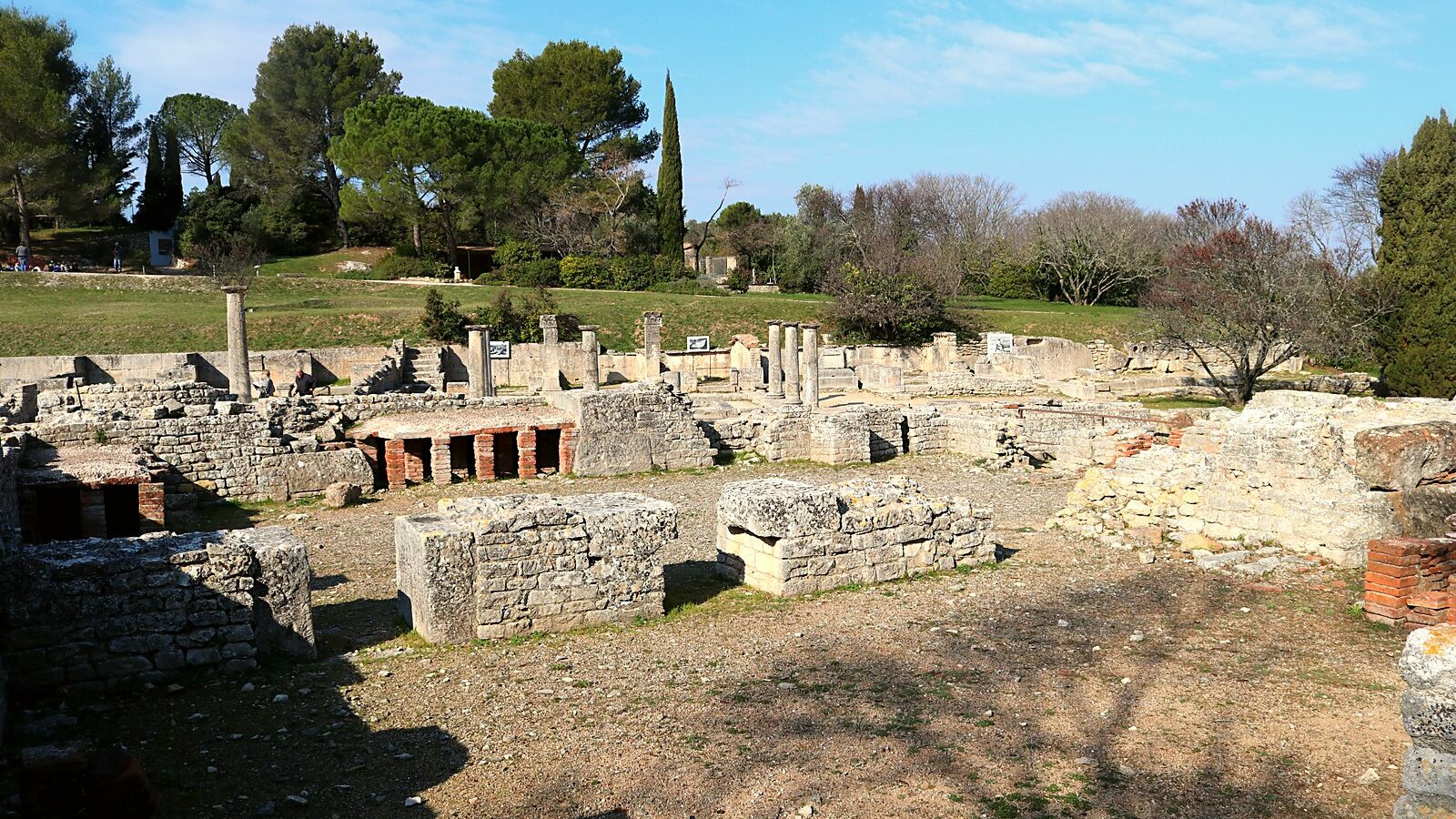 Les vestiges de la ville antique de Glanum, à Saint-Rémy-de-Provence