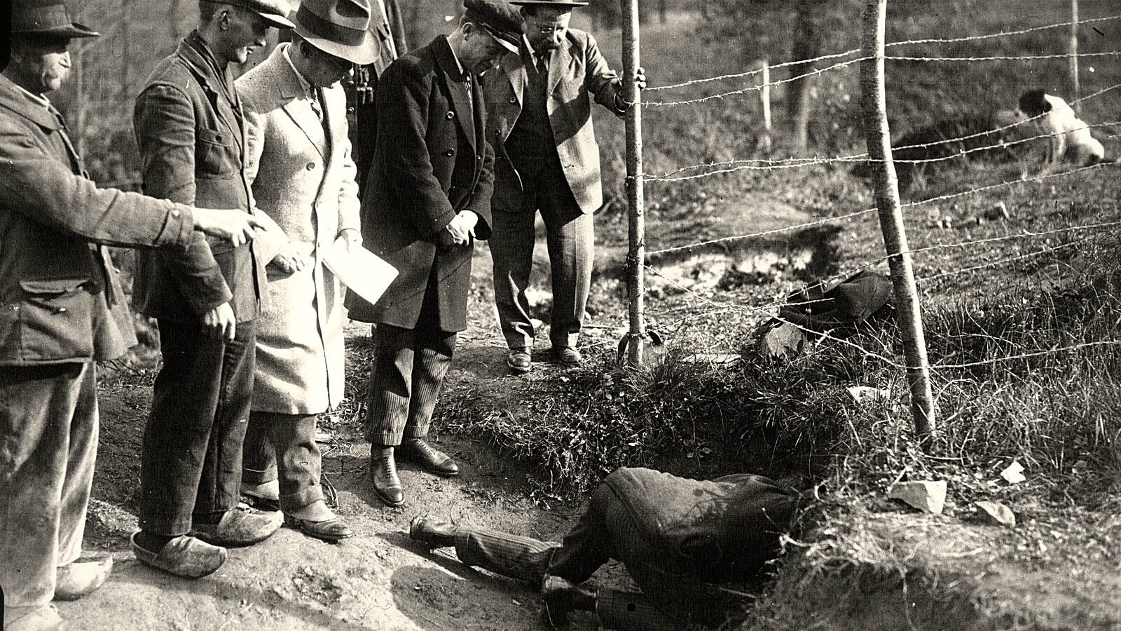 Fouilles archéologiques sur le site de Glozel, dans l'Allier, à la fin des années 1920