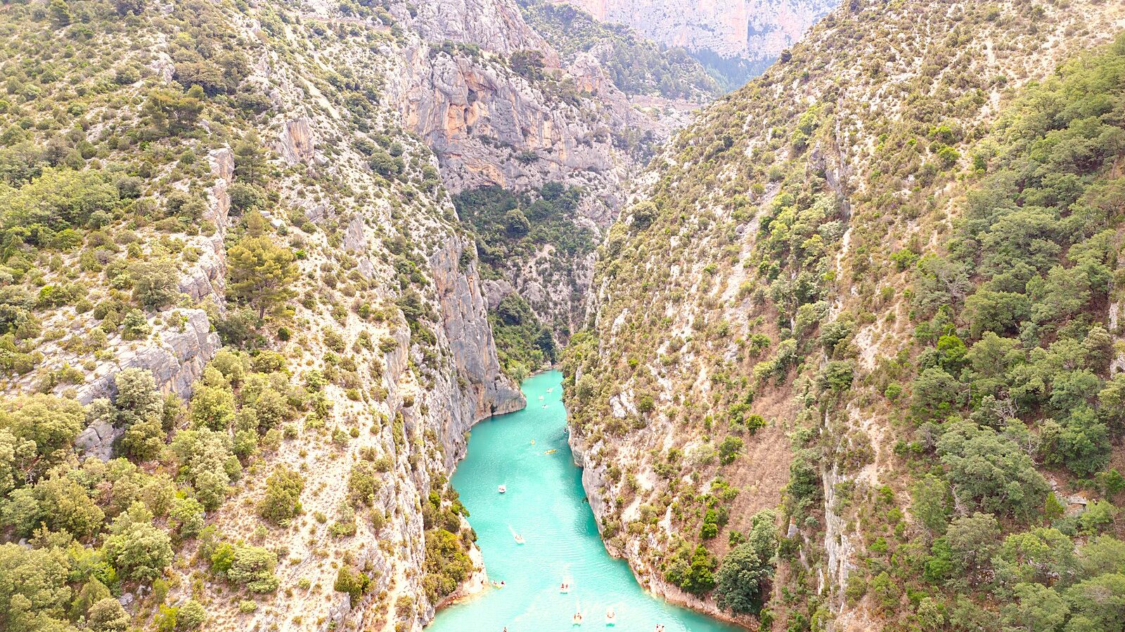 Vue aérienne des gorges du Verdon et de la rivière encaissée