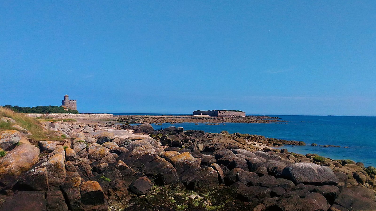 L'île Tatihou vue depuis la tour Vauban de Saint-Vaast-la-Hougue