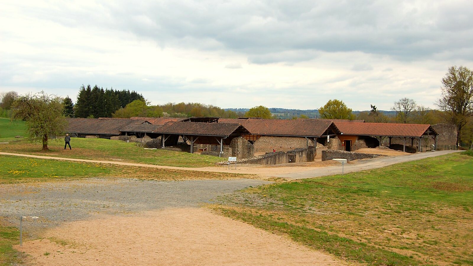 Vue d'ensemble des thermes gallo-romains de Chassenon, en Charente