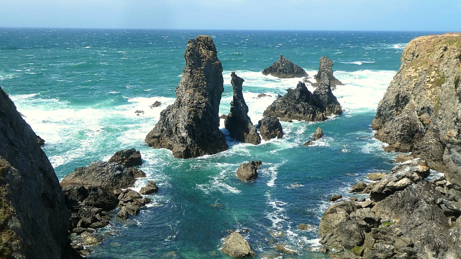 Les aiguilles de Port-Coton, à Belle-Île-en-Mer dans le Morbihan