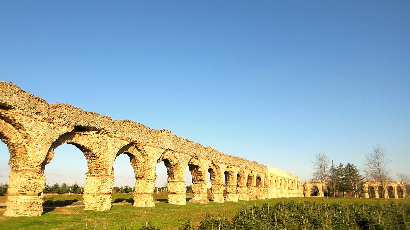 Les arches de l'aqueduc romain du Gier au Plat de l'Air, à Chaponost