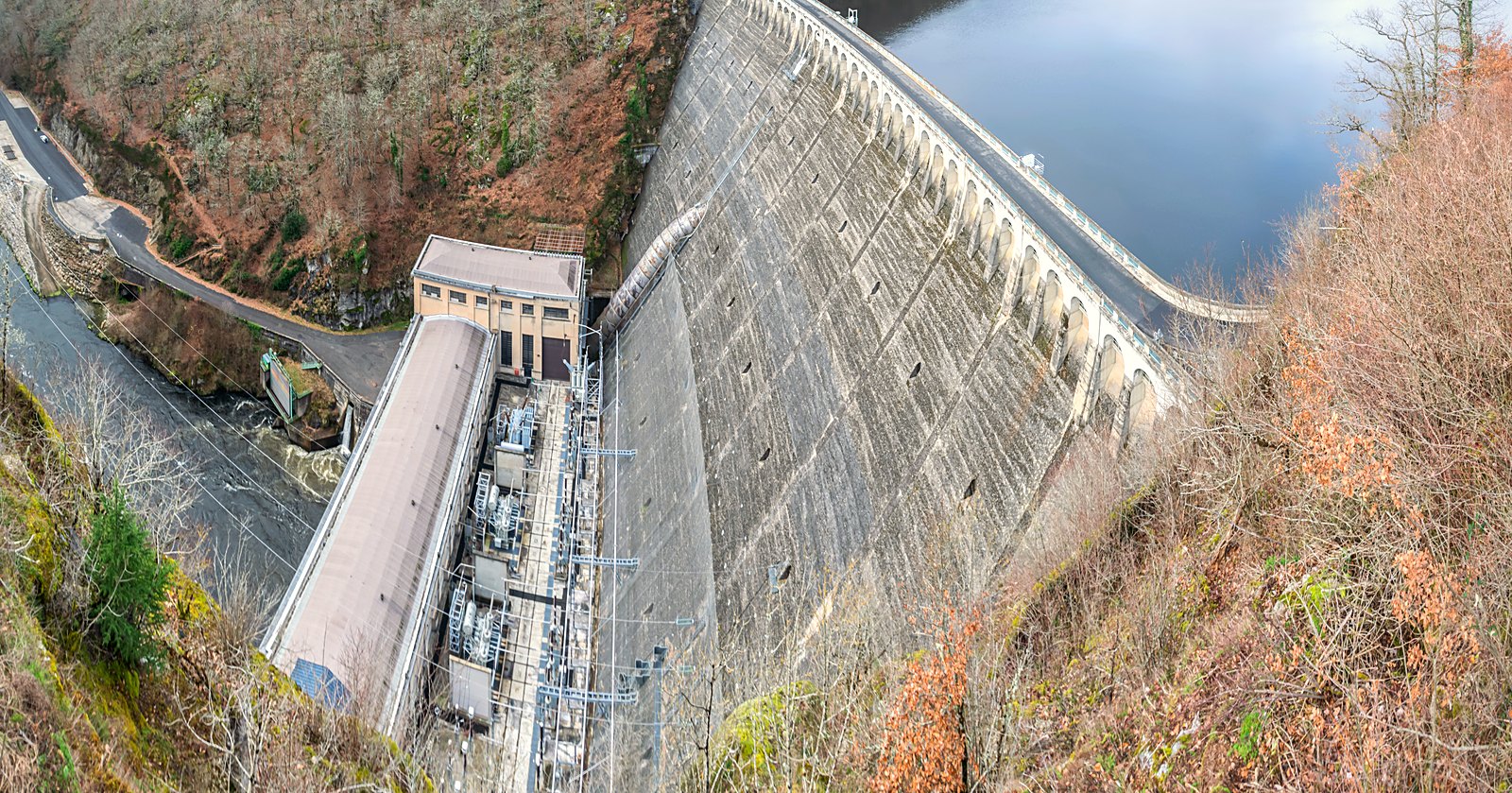 Le barrage de Sarrans sur la Truyère, en Aveyron