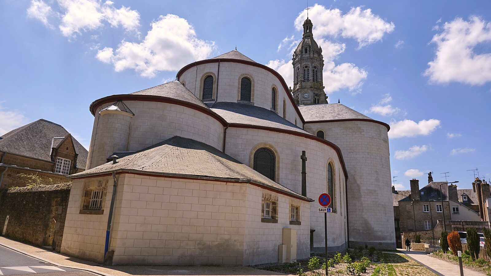 Le chevet de la basilique Saint-Gervais-et-Saint-Protais d'Avranches, dans la Manche