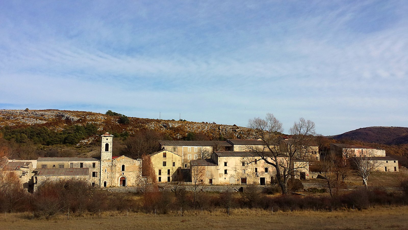 Le village abandonné de Brovès, dans le camp de Canjuers, dans le Var
