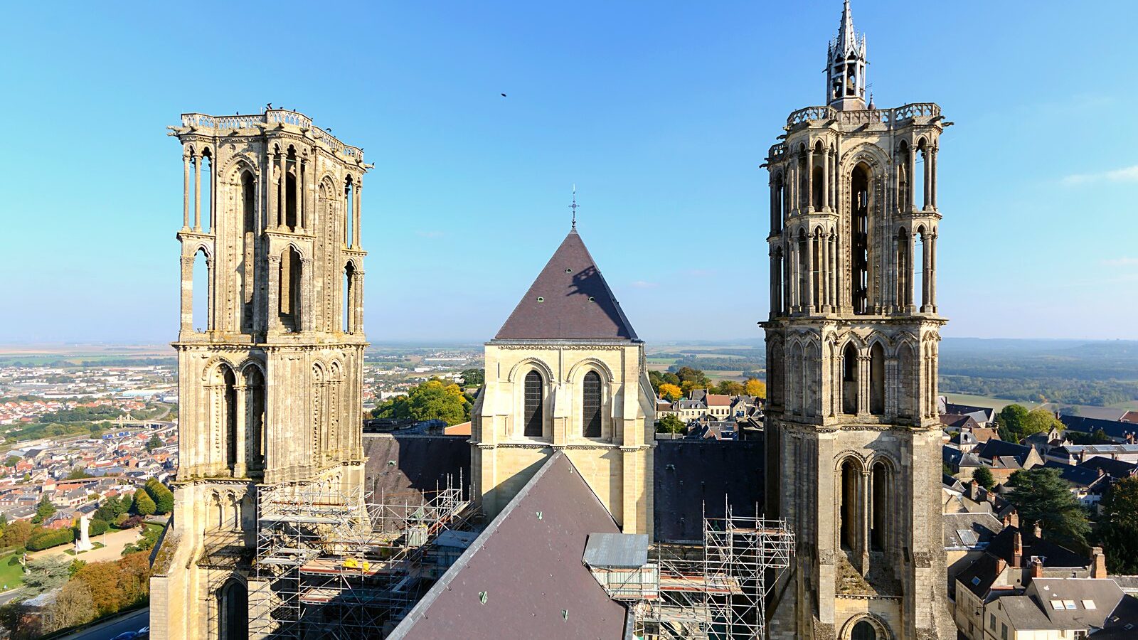 Les tours orientales de la cathédrale Notre-Dame de Laon, dans l'Aisne