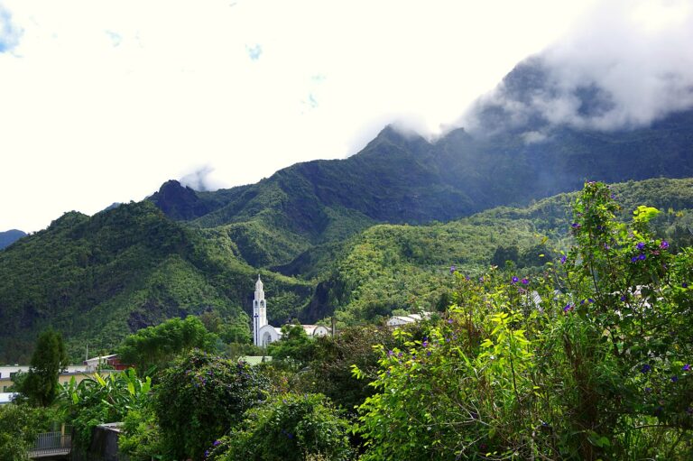 Le cirque de Cilaos et son village, à La Réunion