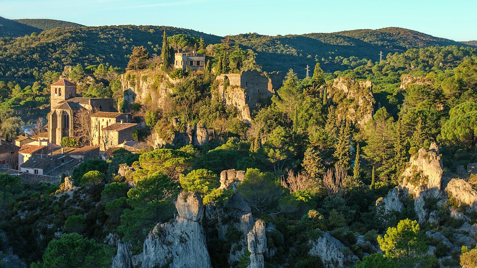 Les colonnes de dolomie du cirque de Mourèze, dans l'Hérault