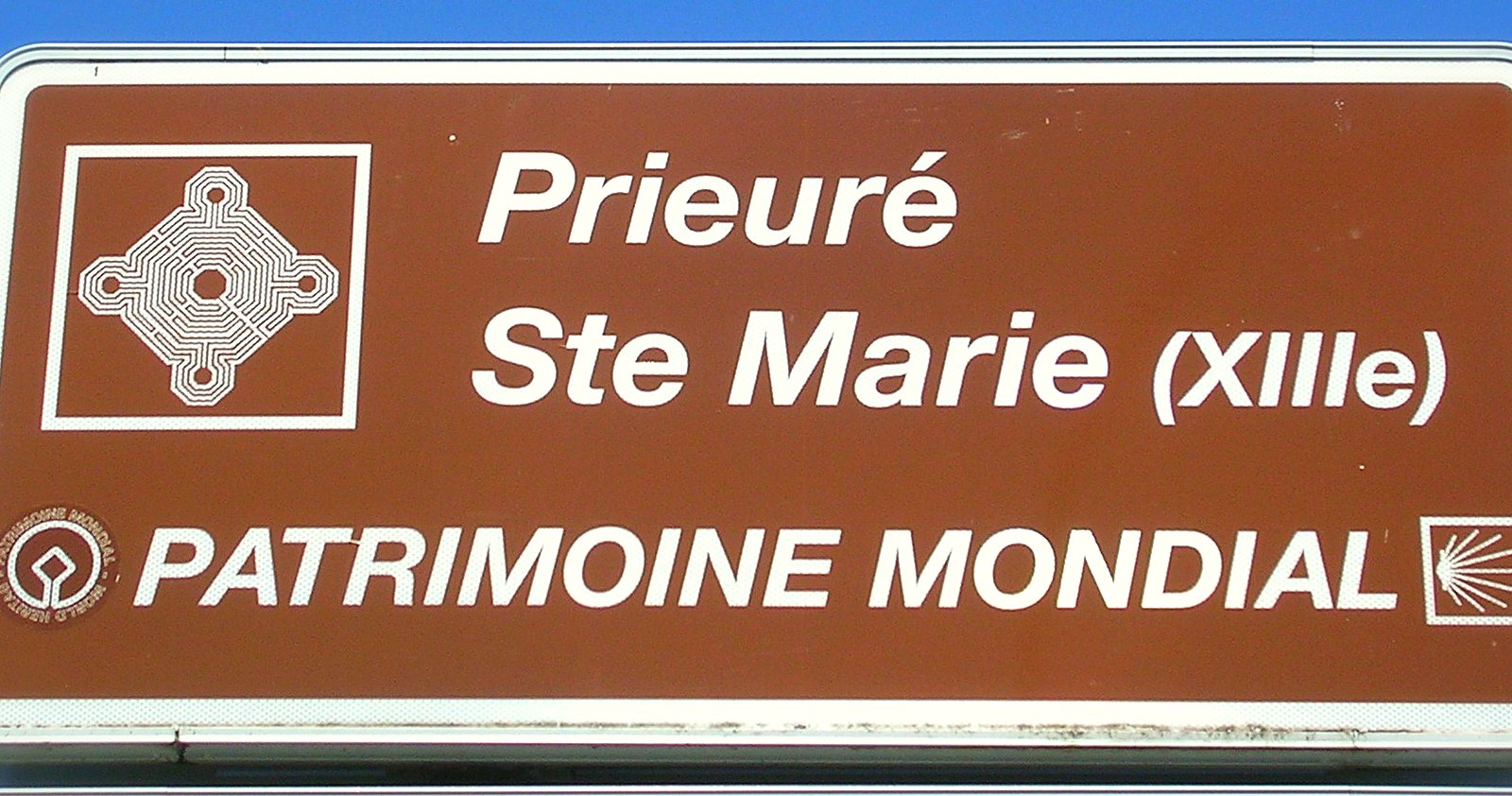 Le clocher-porche de l'ancienne église prieurale de Mimizan, seul vestige de l'édifice