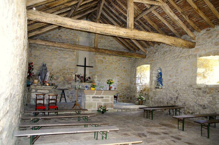 La chapelle de Courbefy, hameau abandonné de Bussière-Galant