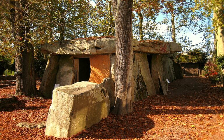 Le dolmen de Bagneux, à Saumur, et ses tables de couverture