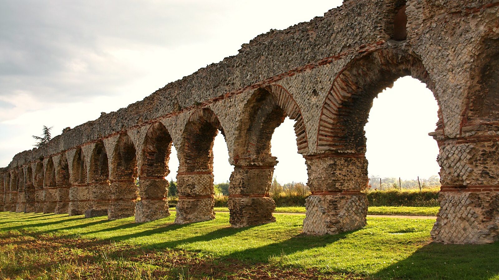 Les arches de l'aqueduc du Gier au Plat de l'Air, à Chaponost