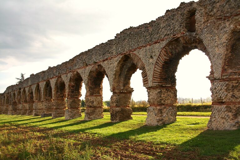 Les arches de l'aqueduc du Gier au Plat de l'Air, à Chaponost