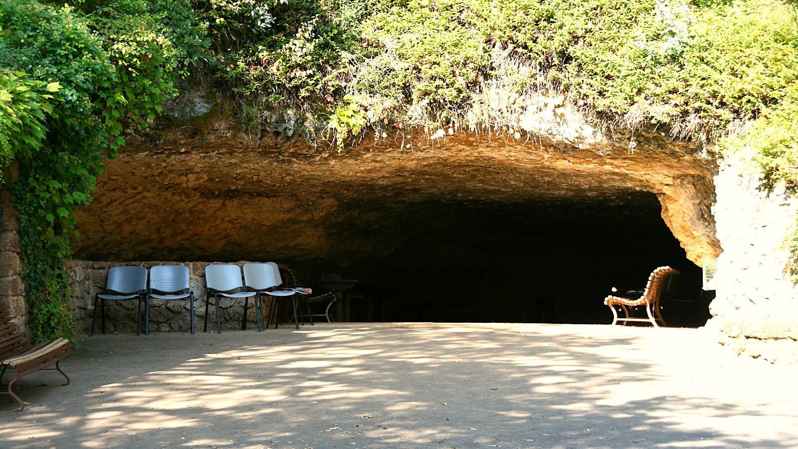 L'entrée de la grotte de Rouffignac, en Dordogne