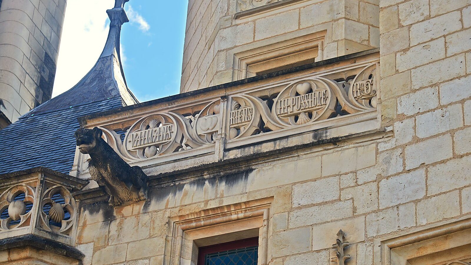 La façade sur rue du palais Jacques-Cœur, à Bourges