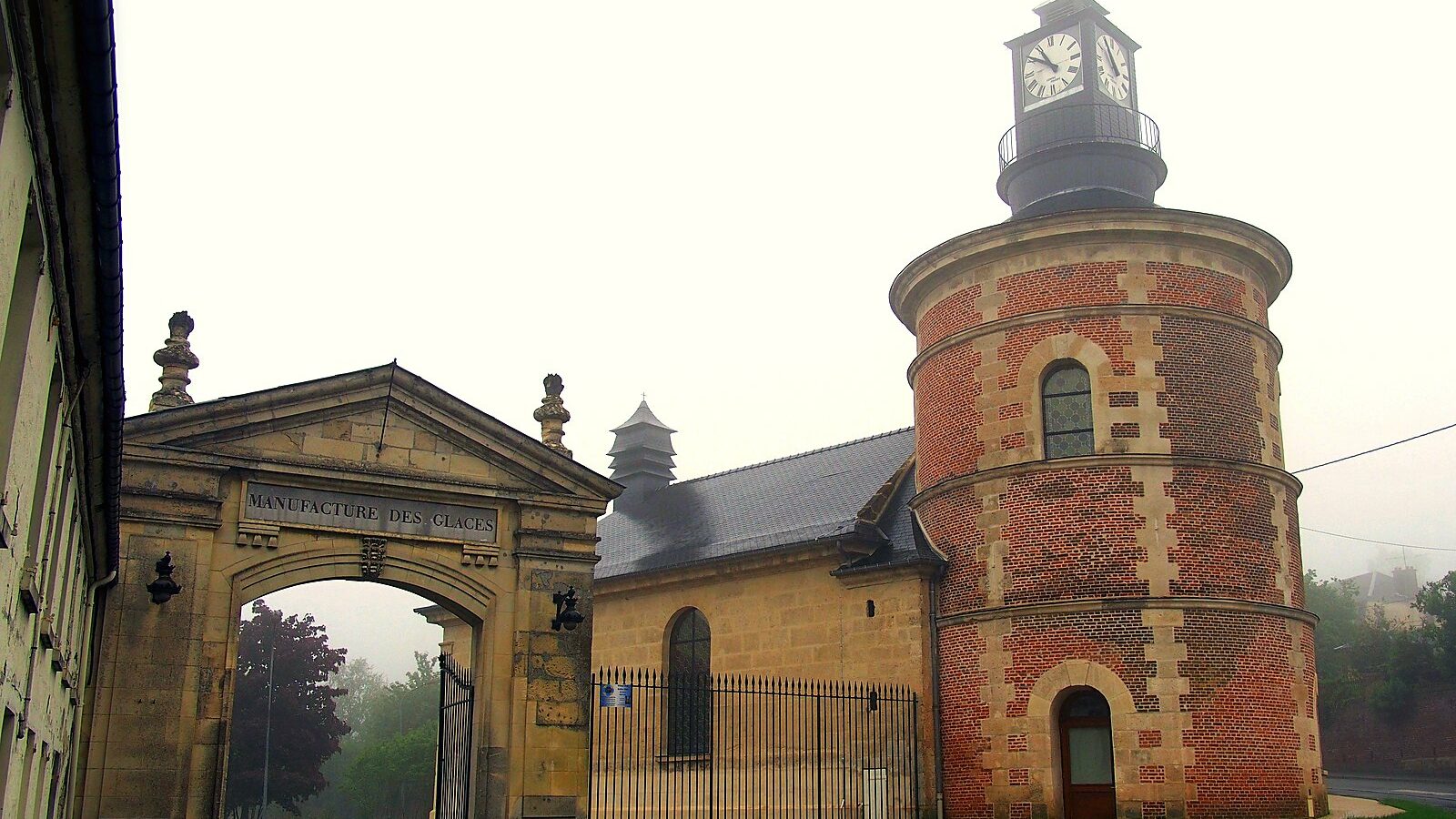 Un bâtiment de l'ancienne manufacture royale de glaces, à Saint-Gobain