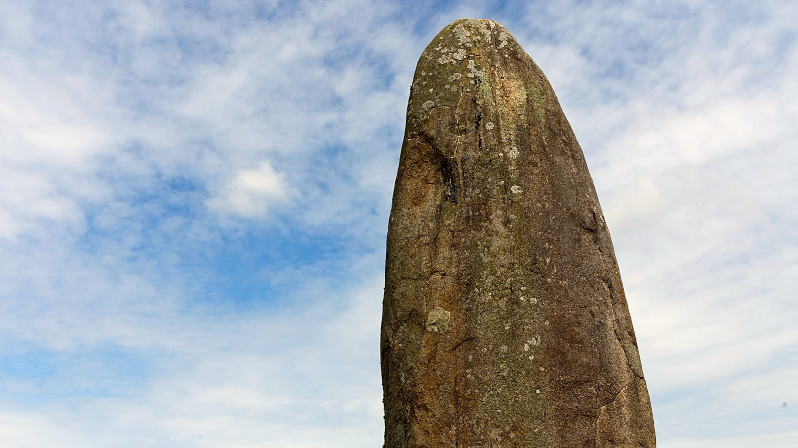 Le menhir de Champ-Dolent, à Dol-de-Bretagne, en Ille-et-Vilaine