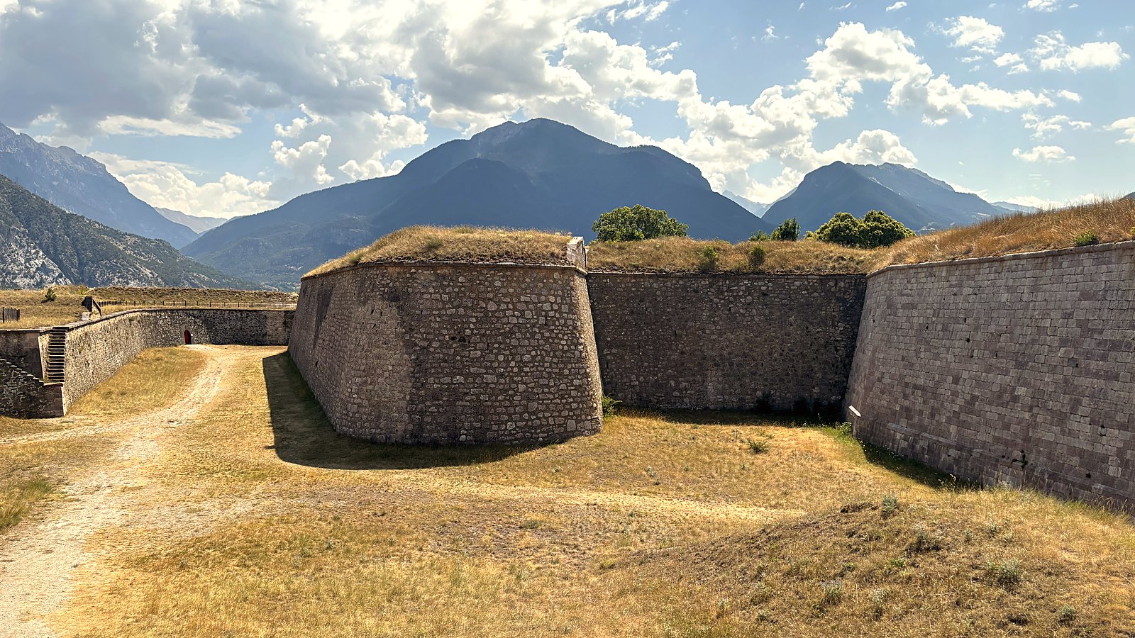 Les fortifications du fort de Mont-Dauphin, dans les Hautes-Alpes