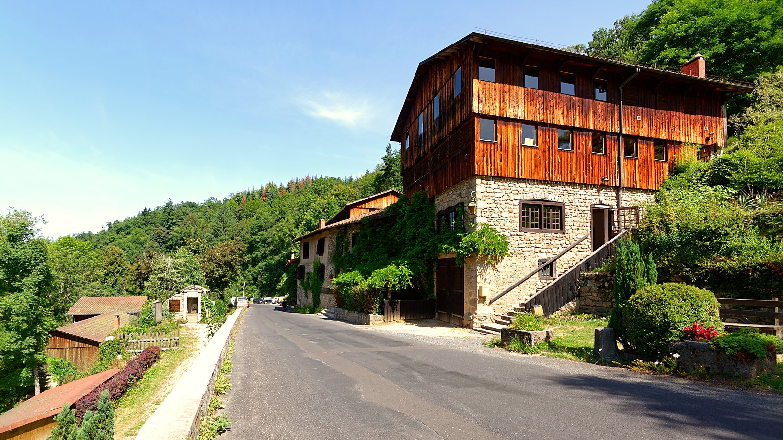 Le moulin à papier Richard de Bas, à Ambert, et son séchoir à claire-voie