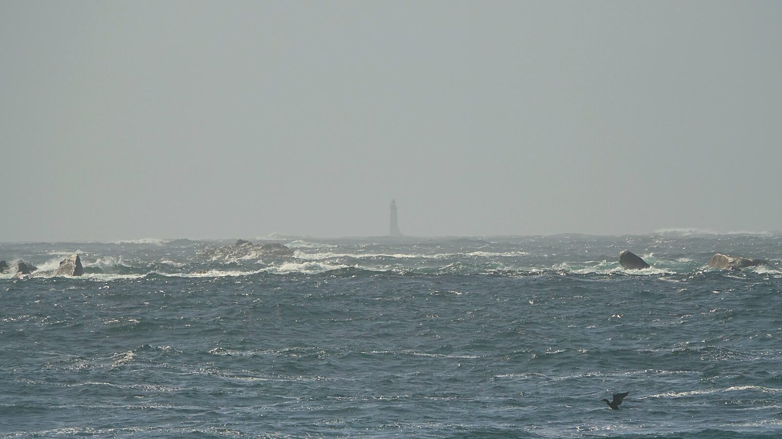 Le phare d'Ar-Men, à l'extrémité de la chaussée de Sein