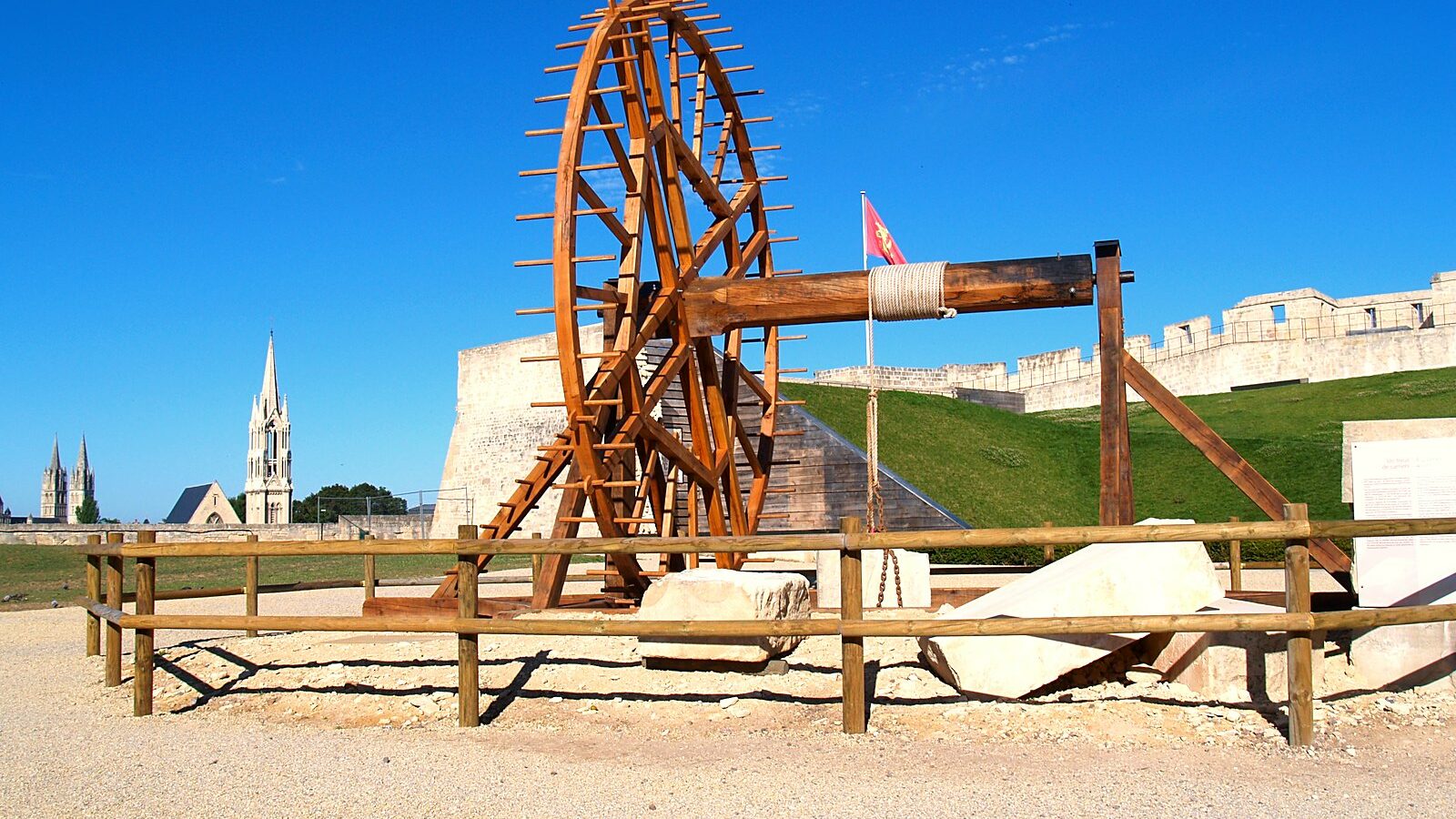 Un édifice de Caen bâti en pierre de Caen, dans le Calvados