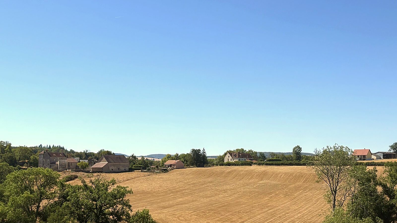 Les deux ponts superposés de Pierre-Perthuis au-dessus de la Cure, dans l'Yonne