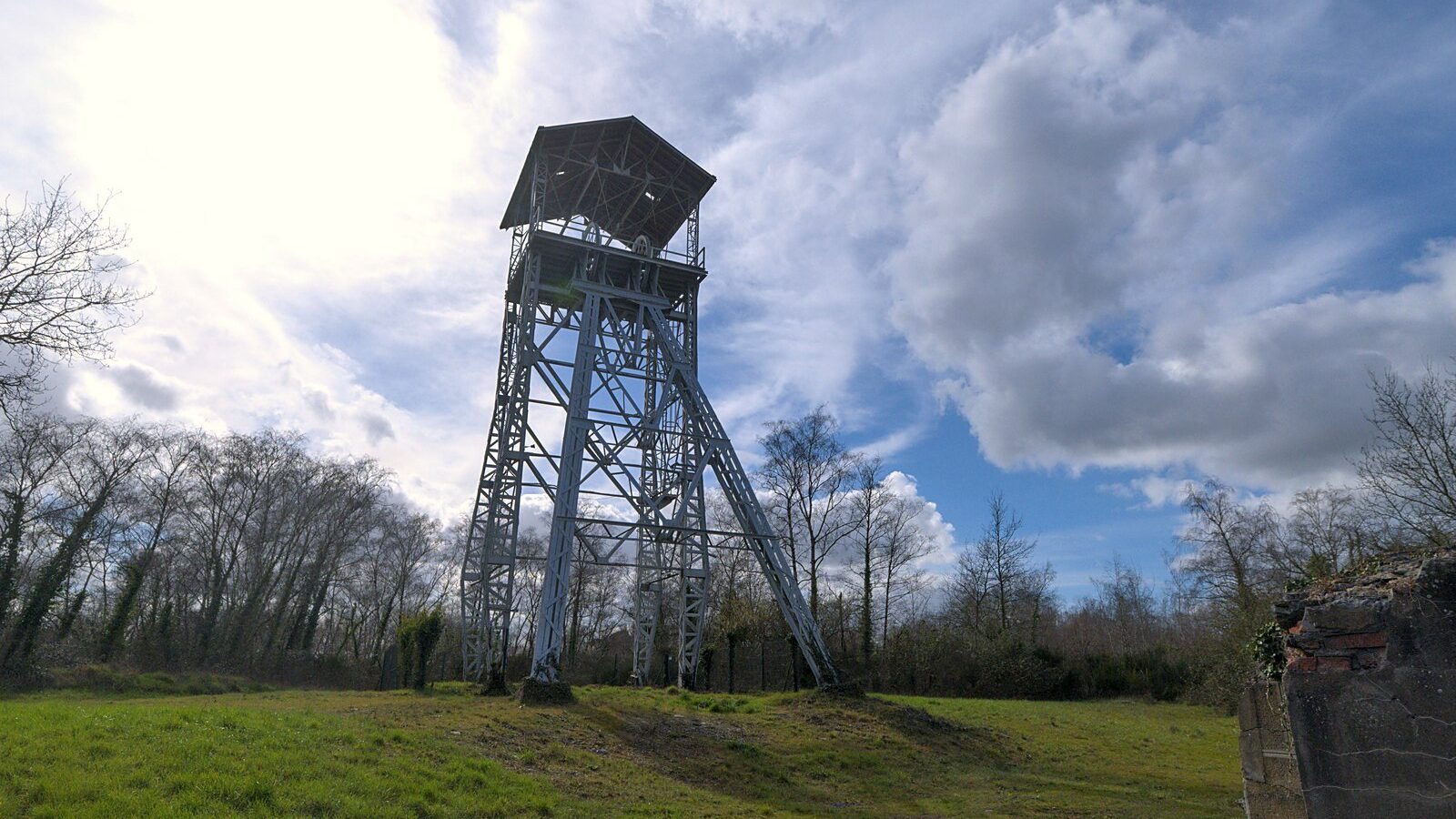 Le puits numéro 26 des Fresnais, aux ardoisières de Trélazé, en Maine-et-Loire