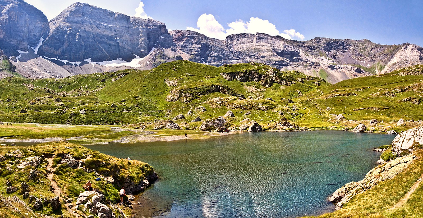 Le lac des Aires, dans le cirque de Troumouse, dans les Hautes-Pyrénées