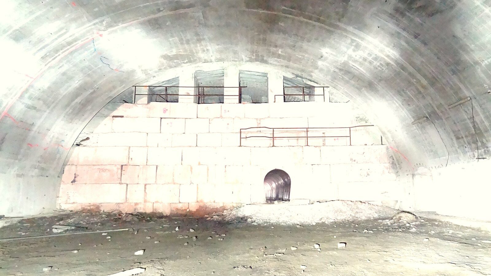L'éboulement contenu à l'intérieur du tunnel du Rove, dans les Bouches-du-Rhône
